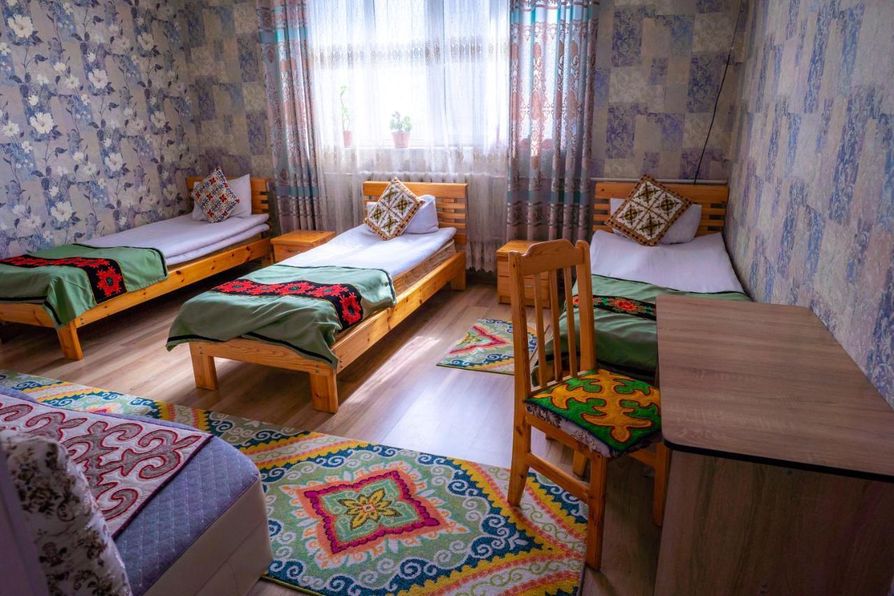 Guest House Etnodom Jalal-Abad Esterno foto