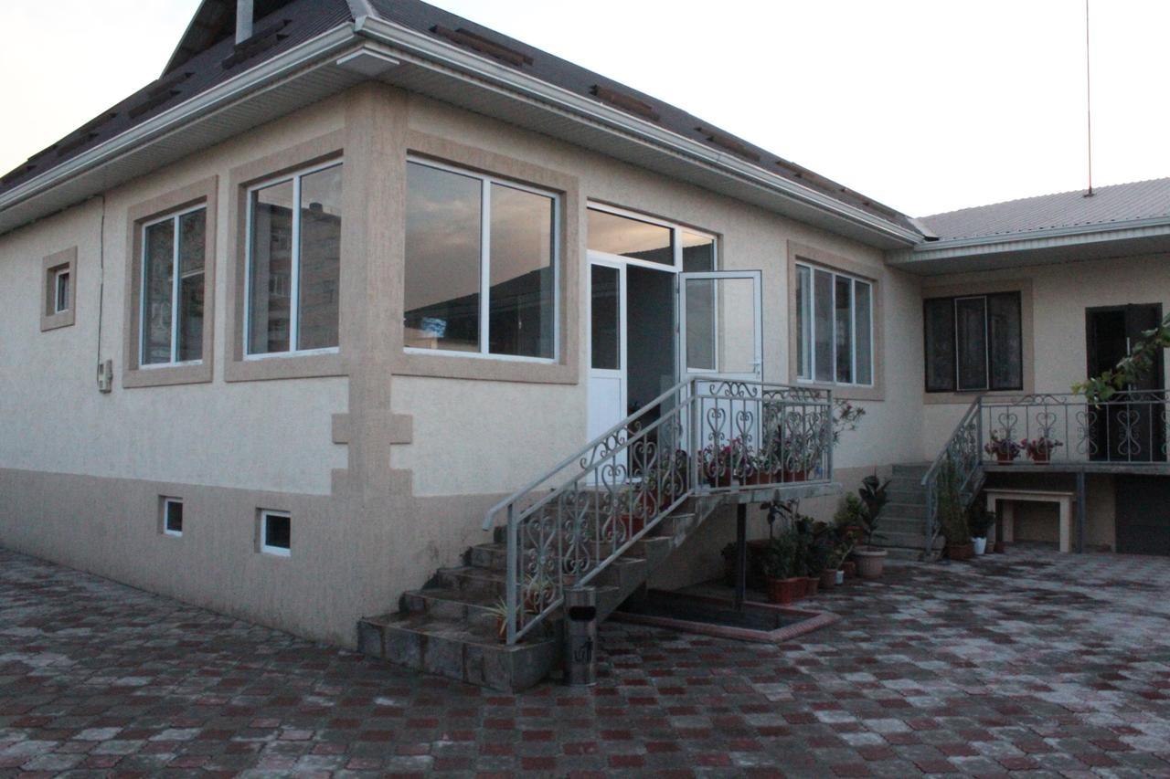 Guest House Etnodom Jalal-Abad Esterno foto